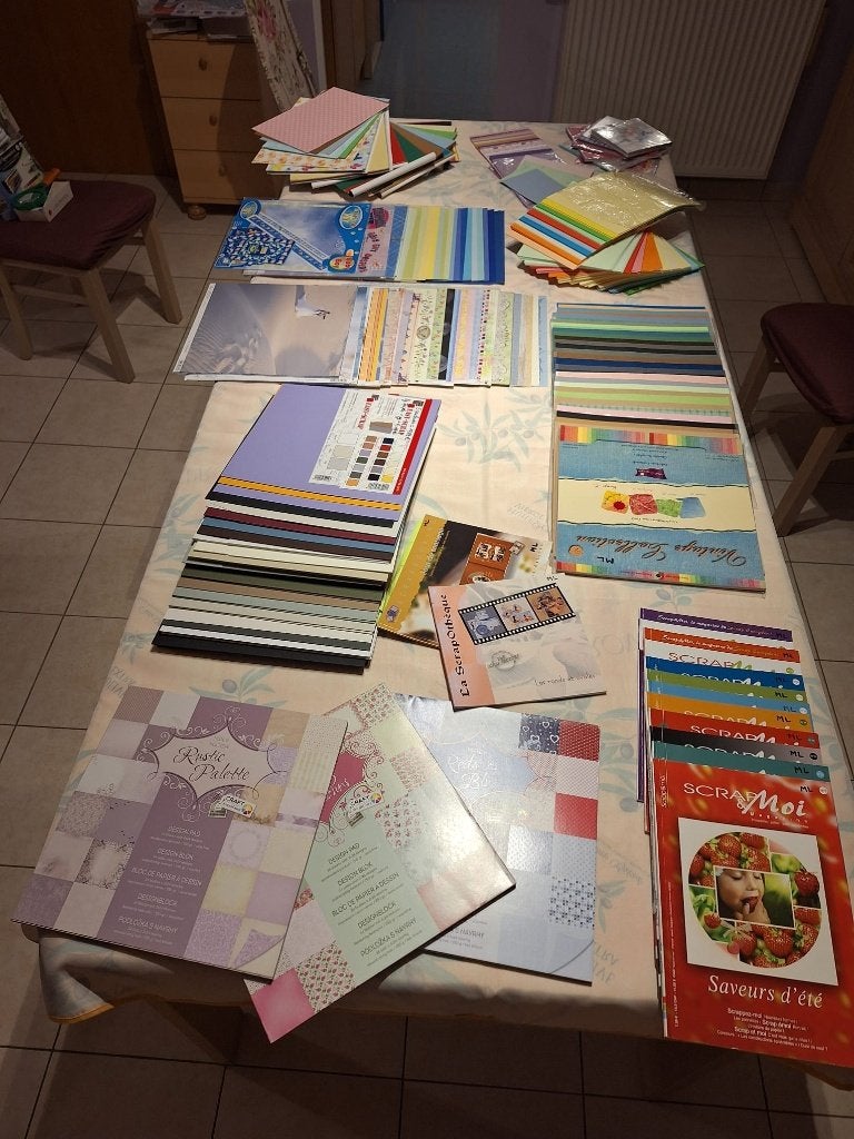 SCRAPBOOKING ET MATERIEL DE LOISIRS, Hobby & Loisirs créatifs, Scrapbooking, Utilisé, Papier ou Carton, Scrap, Enlèvement