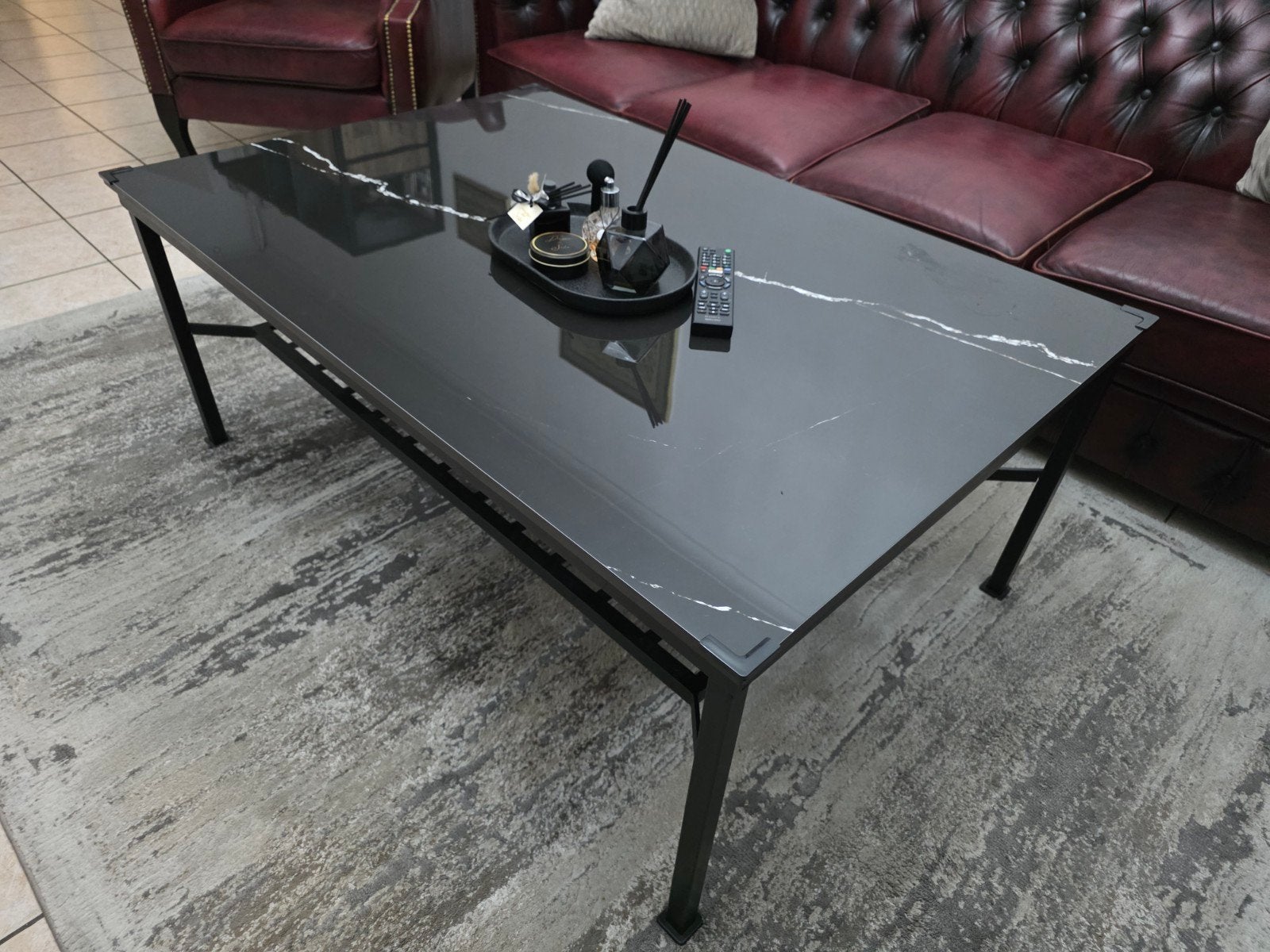 Stijlvolle Zwarte Salontafel met Marmeren blad & Zwart Metal, Ophalen, Zo goed als nieuw