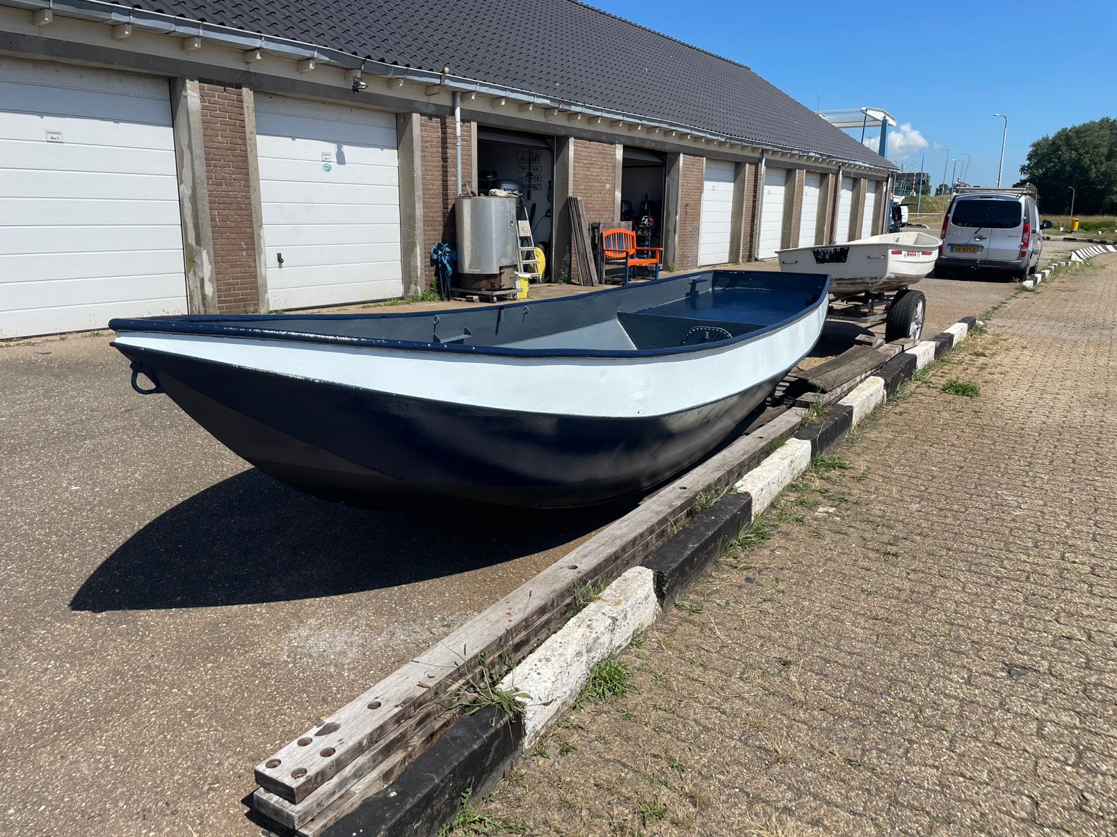 Lelie vlet, Ophalen, Zo goed als nieuw, Buitenboordmotor, Vlet
