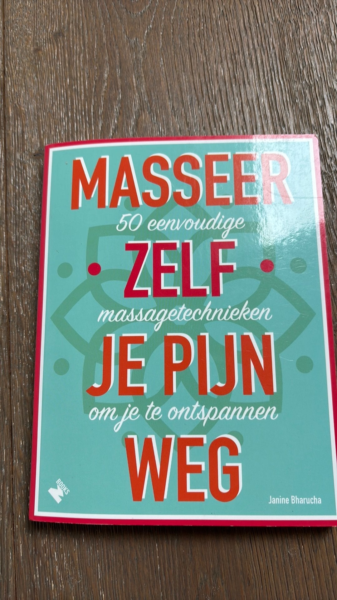 Janine Bharucha - Masseer zelf je pijn weg, Boeken, Ophalen of Verzenden, Janine Bharucha
