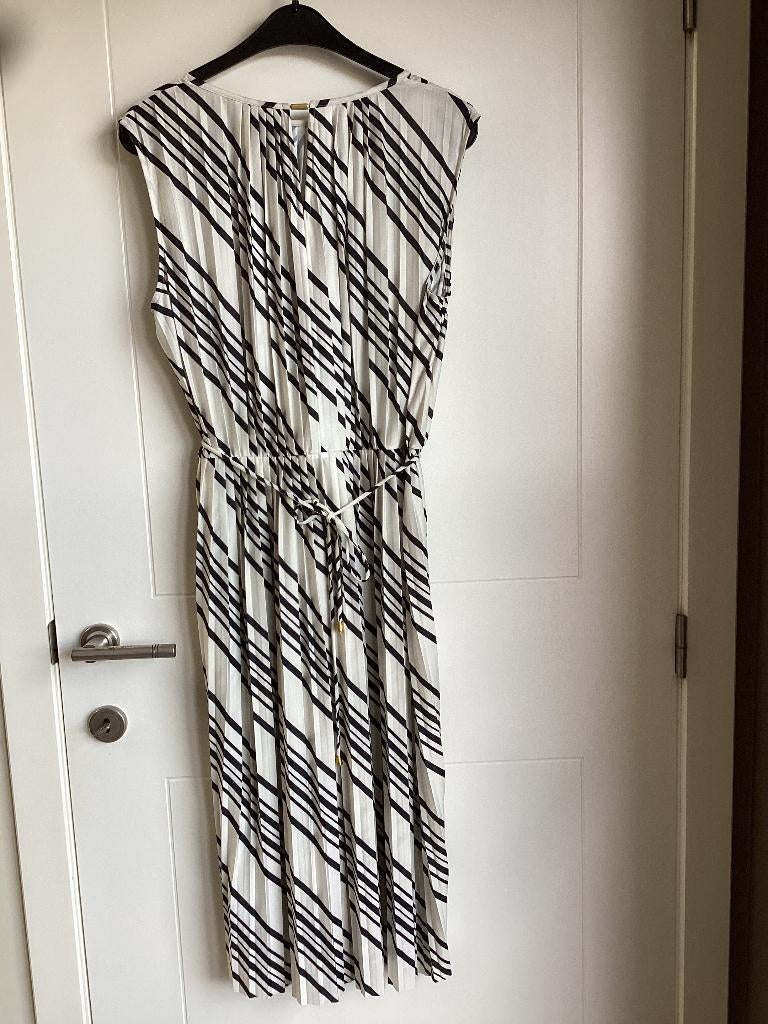 Robe H&M M/L, Enlèvement ou Envoi, Autres couleurs, Comme neuf, Sous le genou