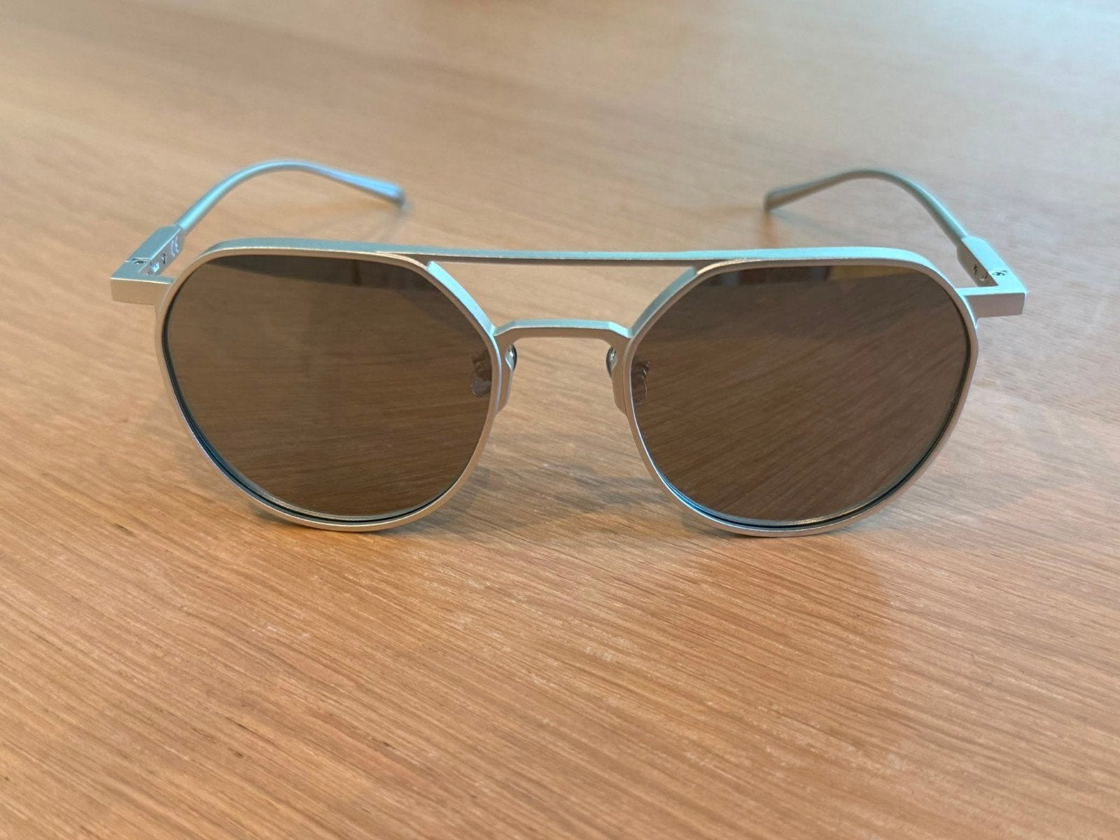 Ekoï zonnebril, Enlèvement, Lunettes de soleil