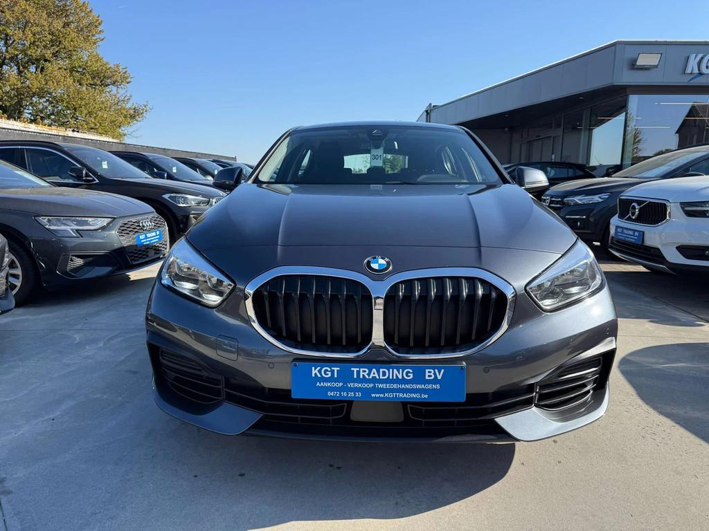 BMW 1 Serie 118 i 140PK NAVIGATIE CARPLAY PDC BLUETOOTH LED, Autos, BMW, Argent ou Gris, Achat, Euro 6, Entreprise