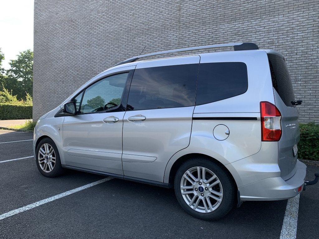 Ford Tourneo Courier ** Airco ** trekhaak ** lage taks, Auto's, Voorwielaandrijving, Stof, 5 deurs, Particulier