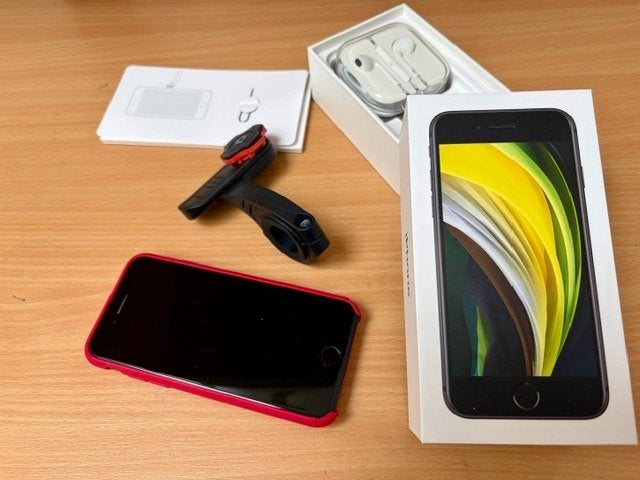 Apple iPhone SE 2 Gen 64 Go avec coque et Gear Loc, Télécoms, Téléphonie mobile | Apple iPhone, Enlèvement ou Envoi, Comme neuf
