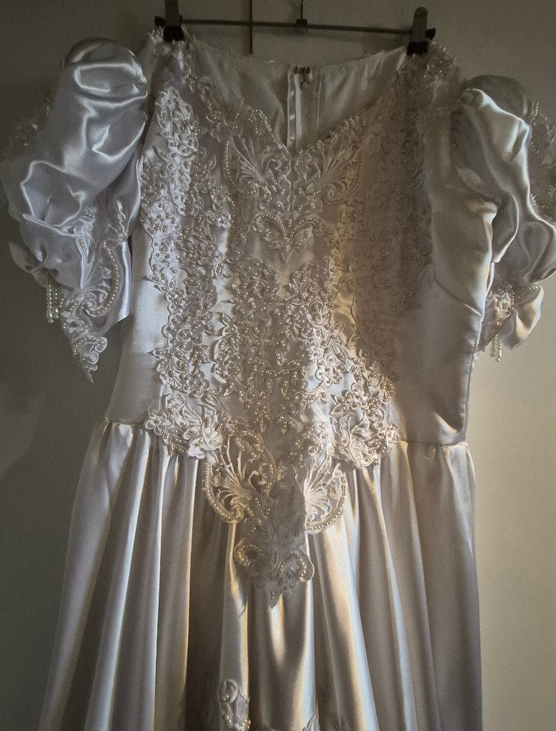 vintage trouwjurk met satijnen stof en pofmouwen, Ophalen of Verzenden, Zo goed als nieuw, Wit, Trouwjurk