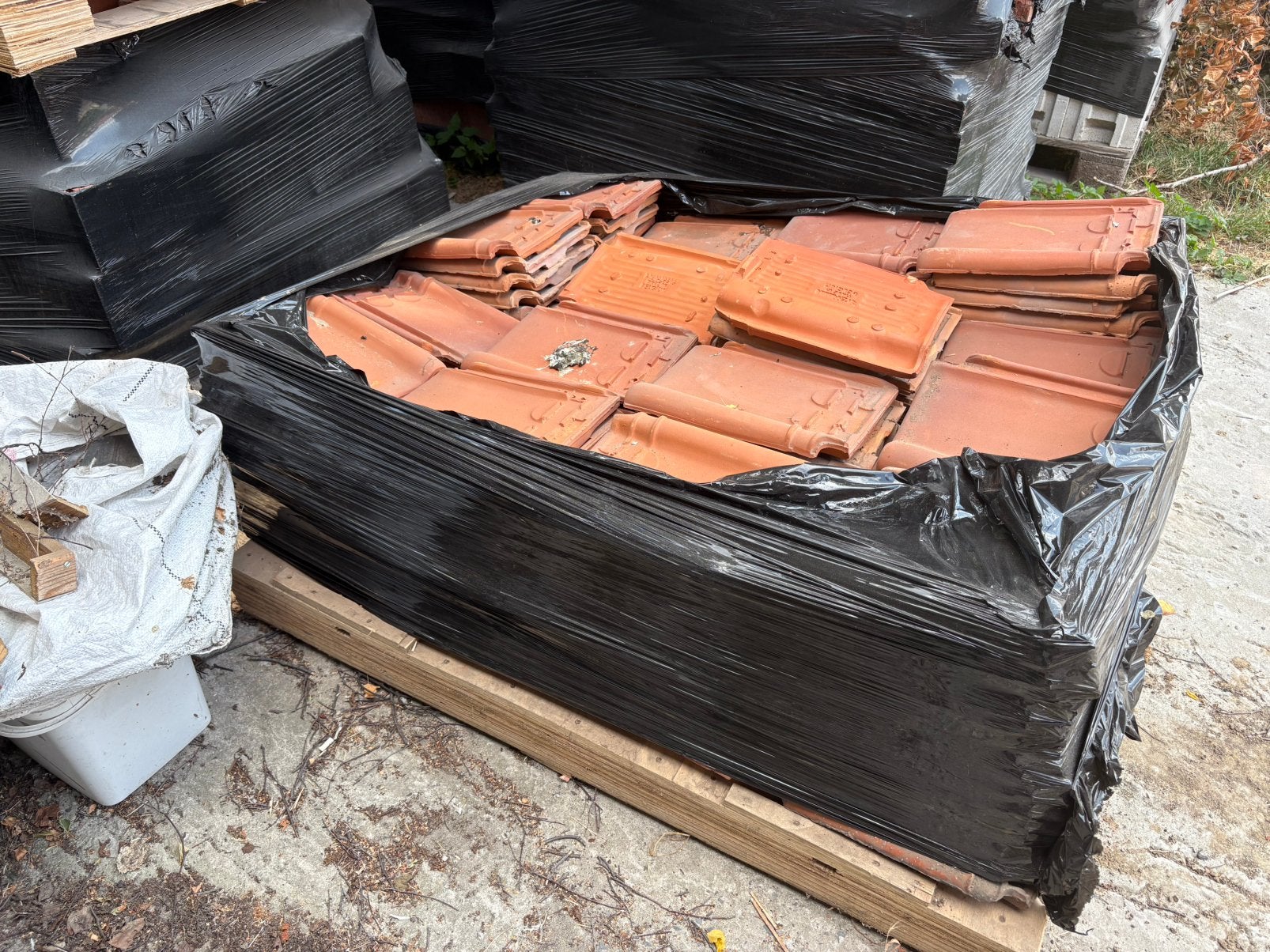 Stormpan 44 200 stuks, Bricolage & Construction, Tuiles & Revêtements de toit, Pierre ou Argile, 10 à 15 m², Enlèvement, Neuf