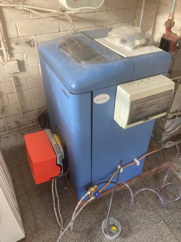 verwarmingsinstallatie mazout met nieuwe brander (2025), Doe-het-zelf en Bouw, Chauffageketels en Boilers, Gebruikt, Onderdeel