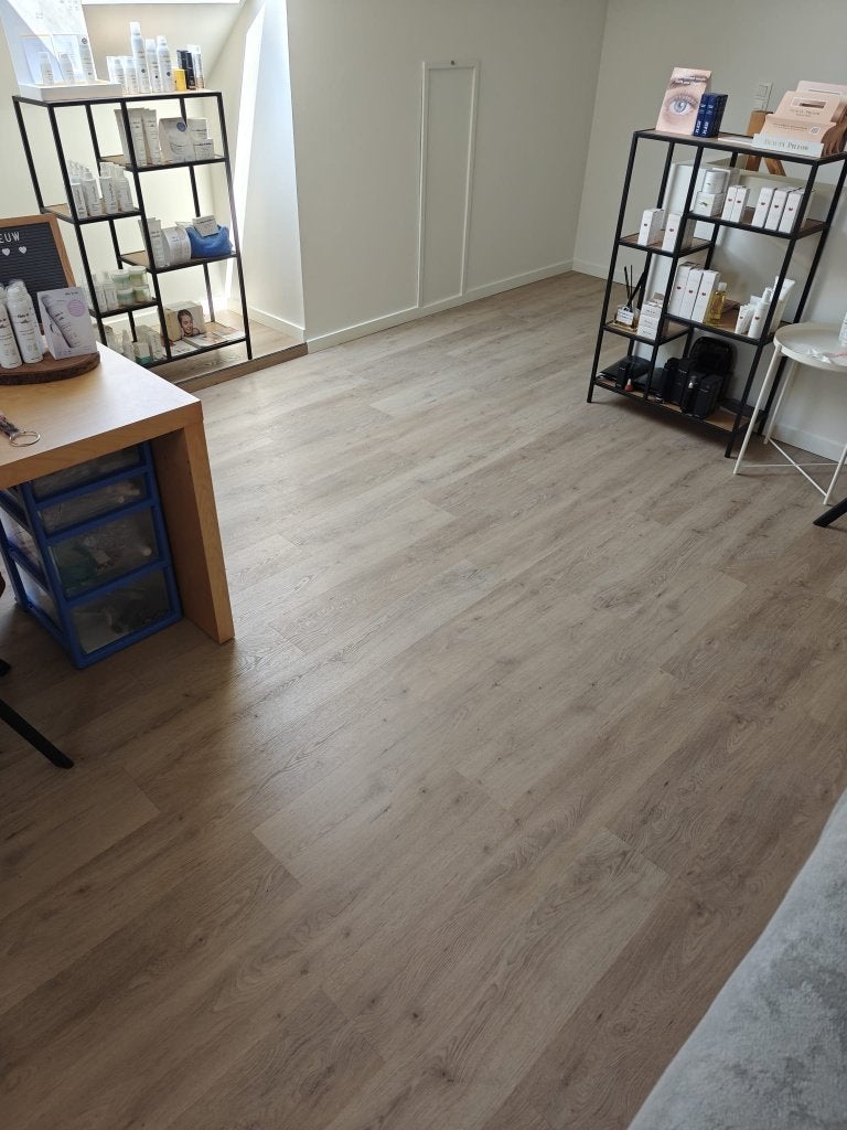 FINYL Premium Rigid Vinyl met onderlaag - 22m² met plinten, Doe-het-zelf en Bouw, Plinten en Afwerking, Nieuw, Overige typen, Kunststof