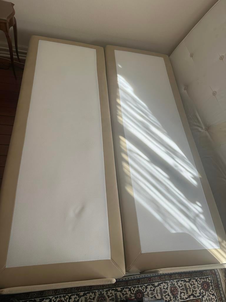 ️ 2 sommiers tapissiers electriques 200x142 – Très bon état, Enlèvement, Comme neuf, Matelas