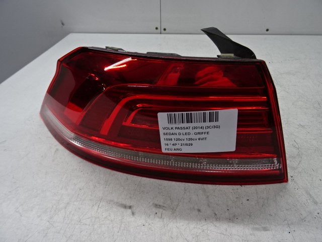 FEU ARRIÈRE GAUCHE Volkswagen Passat (3G2) (01-2014/-), Utilisé, Volkswagen
