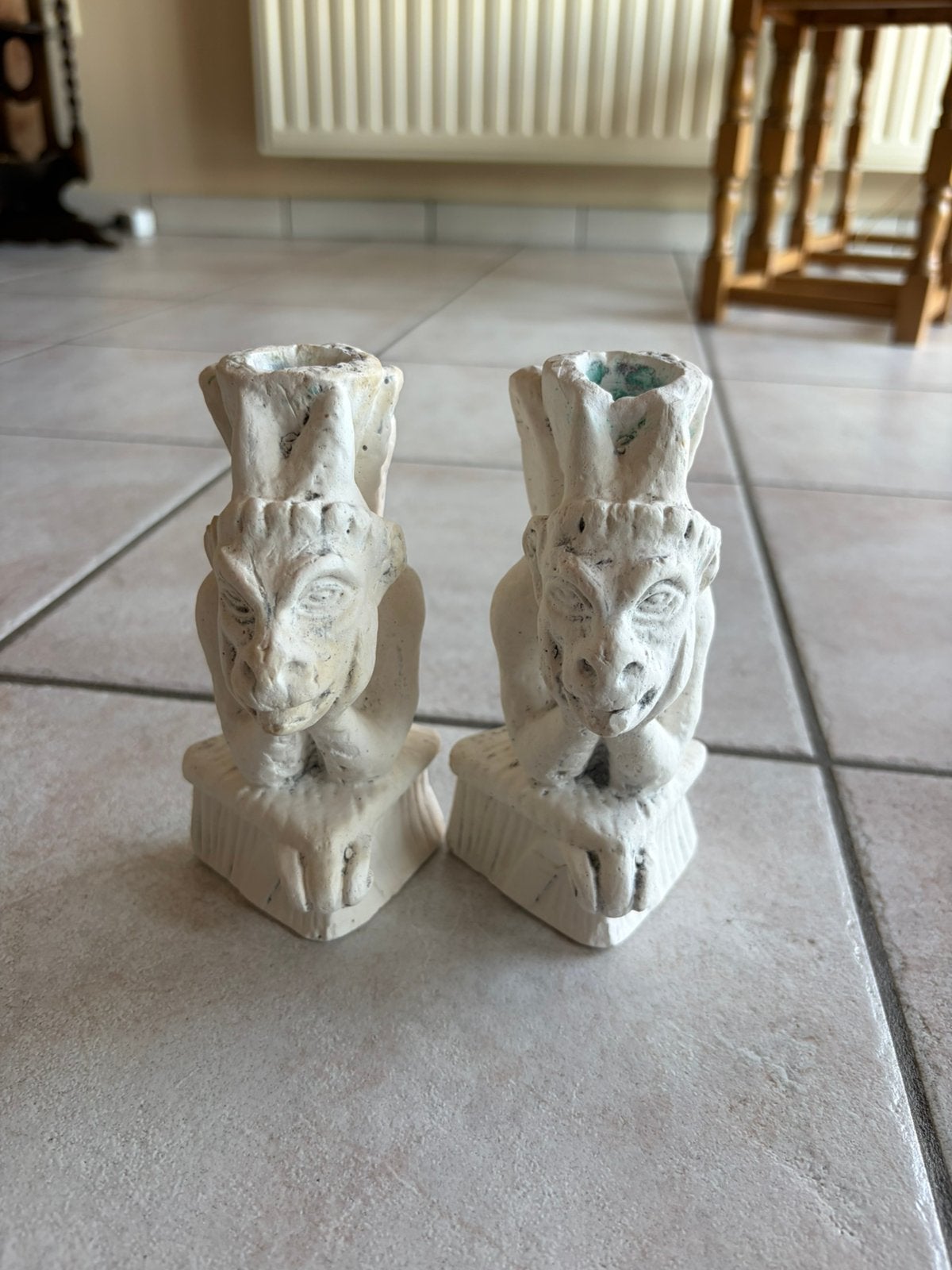 Vintage set van 2 gargouille kandelaars – wit, Huis en Inrichting, Woonaccessoires | Kandelaars en Kaarsen, Ophalen, Zo goed als nieuw