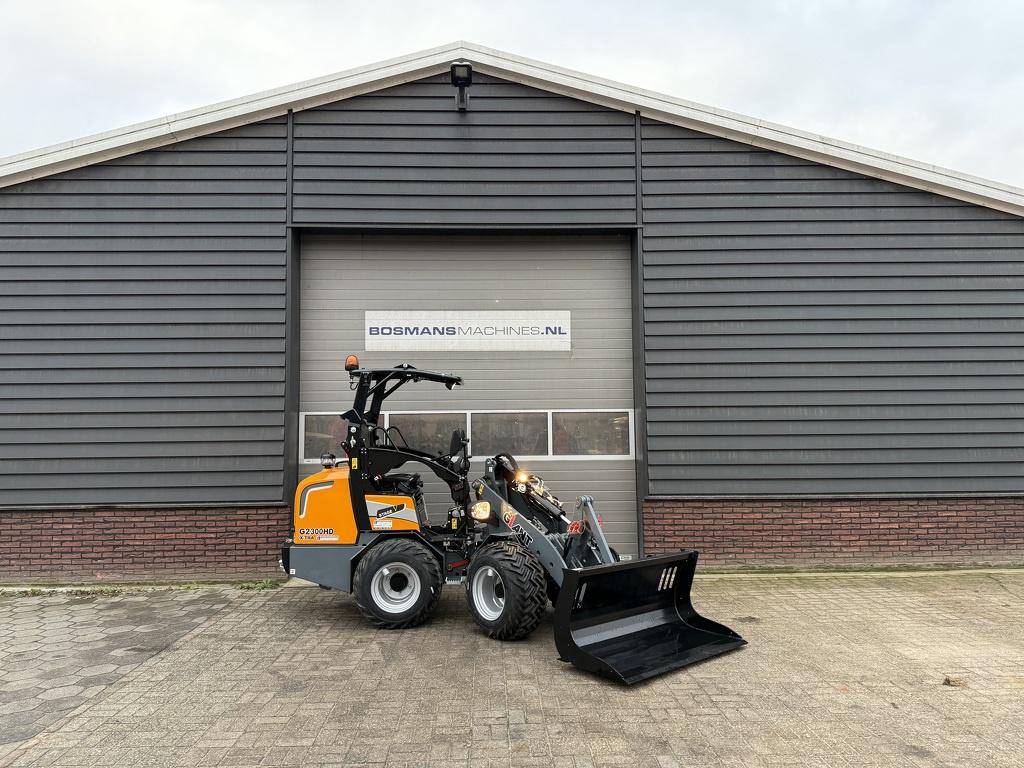Giant G2300 X-TRA HD minishovel NIEUW (met kogeltrekhaak PRO, Tobroco, Info@tobroco.nl, Sprendlingenstraat 57
5061 KM  Oisterwijk, NL