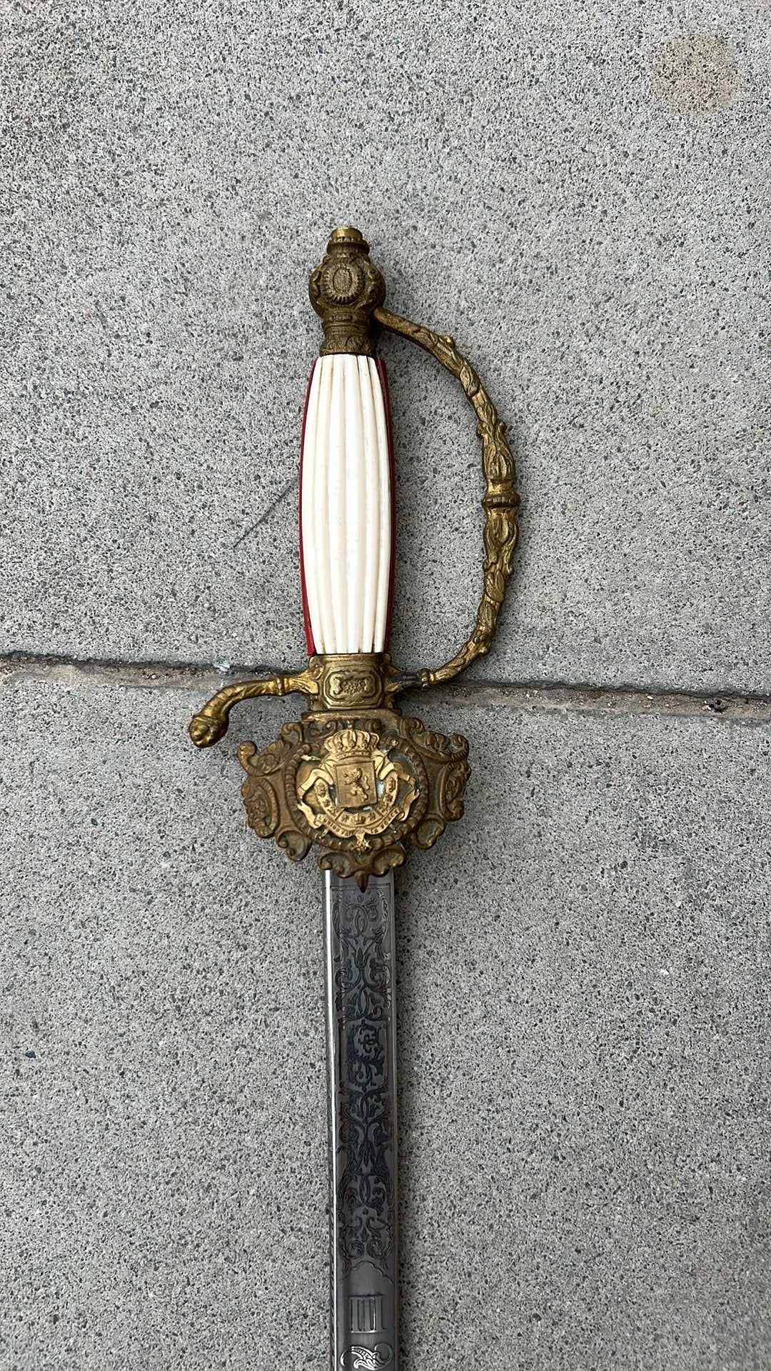 19de eeuwse hofdegen, Collections, Enlèvement, Épée ou sabre