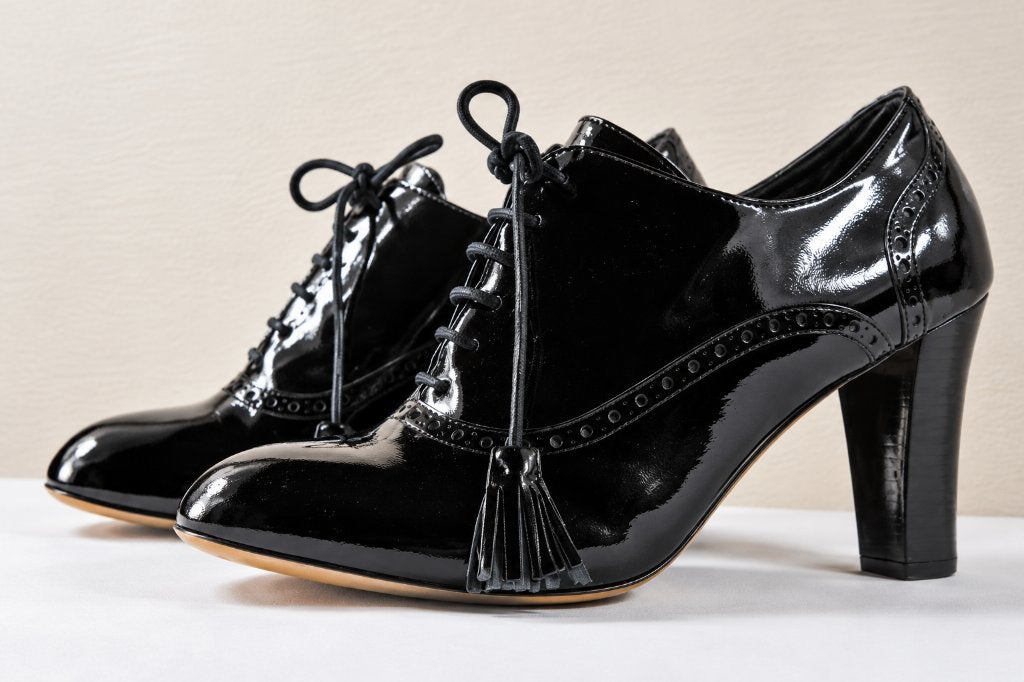 Zwarte laklook veterschoenen met hak – 39, Zwart, Lage of Enkellaarzen, Ophalen of Verzenden, Zo goed als nieuw