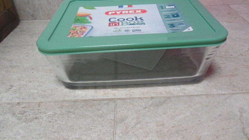 PLAT FOUR PYREX EN VERRE + COUVERCLE PLASTIQUE 4L 27X22X9 CM, Enlèvement, Neuf, Verre, Autres types