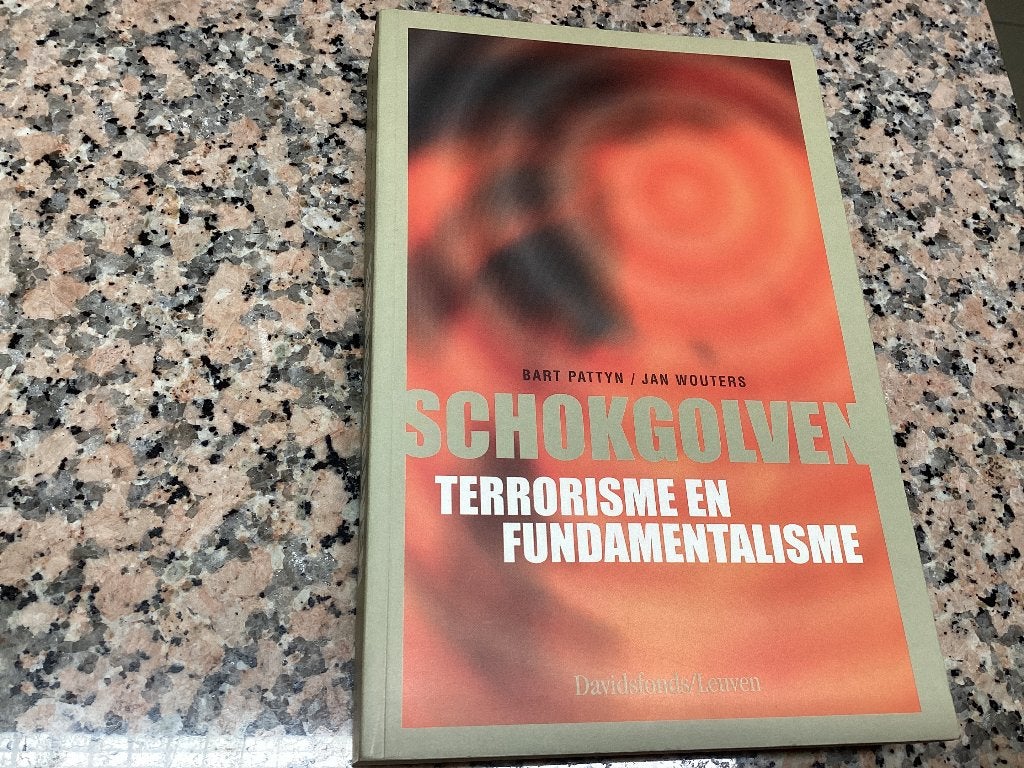 SCHOKGOLVEN. Bart Pattyn, Jan Wouters, Boeken, Politiek en Maatschappij, Ophalen of Verzenden, Zo goed als nieuw, Maatschappij en Samenleving