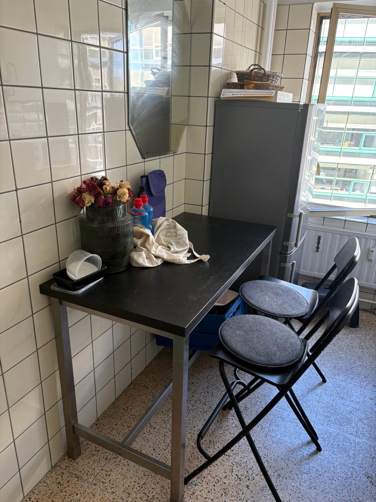 Keukentafel + 2 stoelen, Ophalen, Zo goed als nieuw