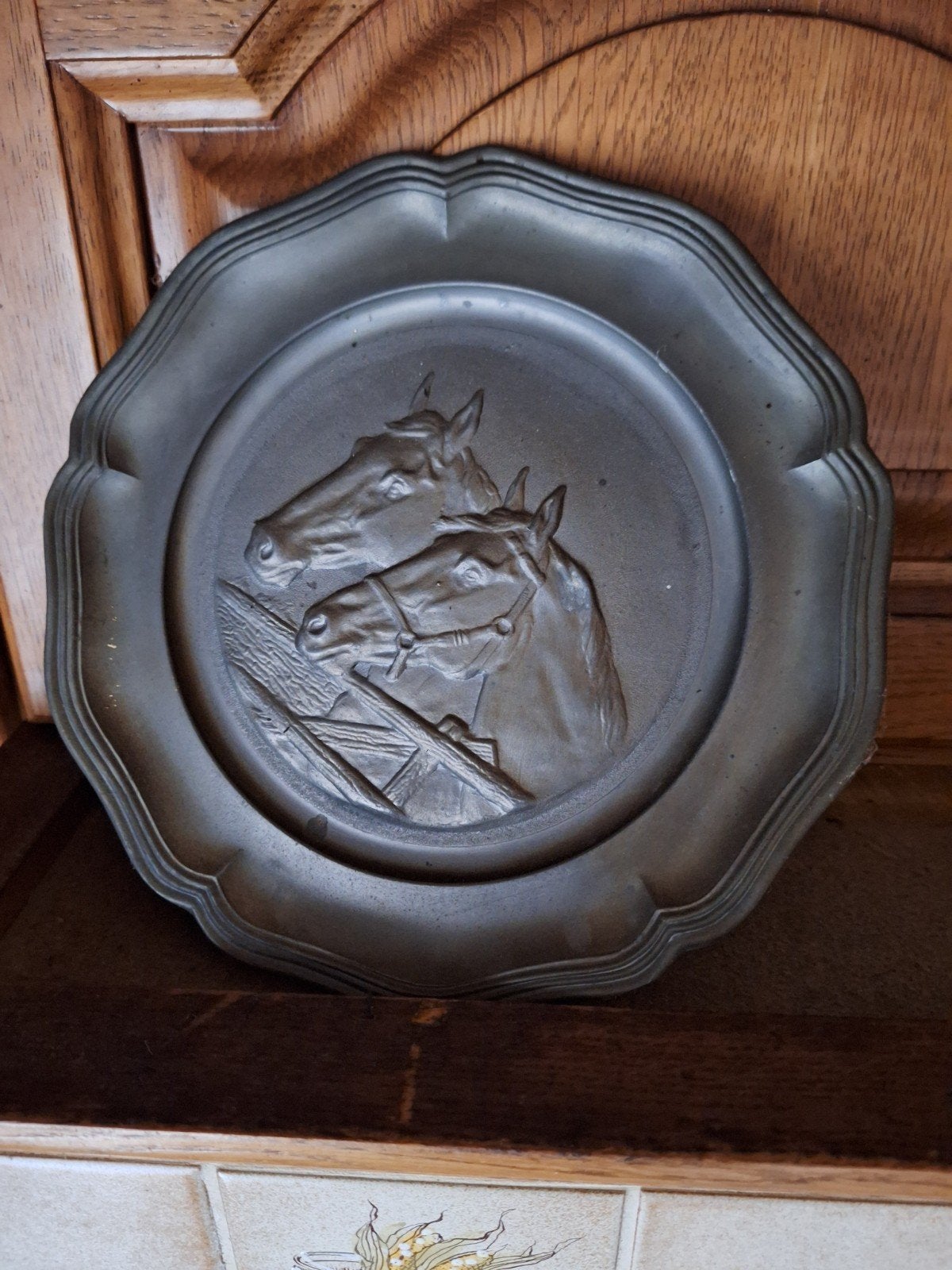 Tinnen sierbord, Ophalen
