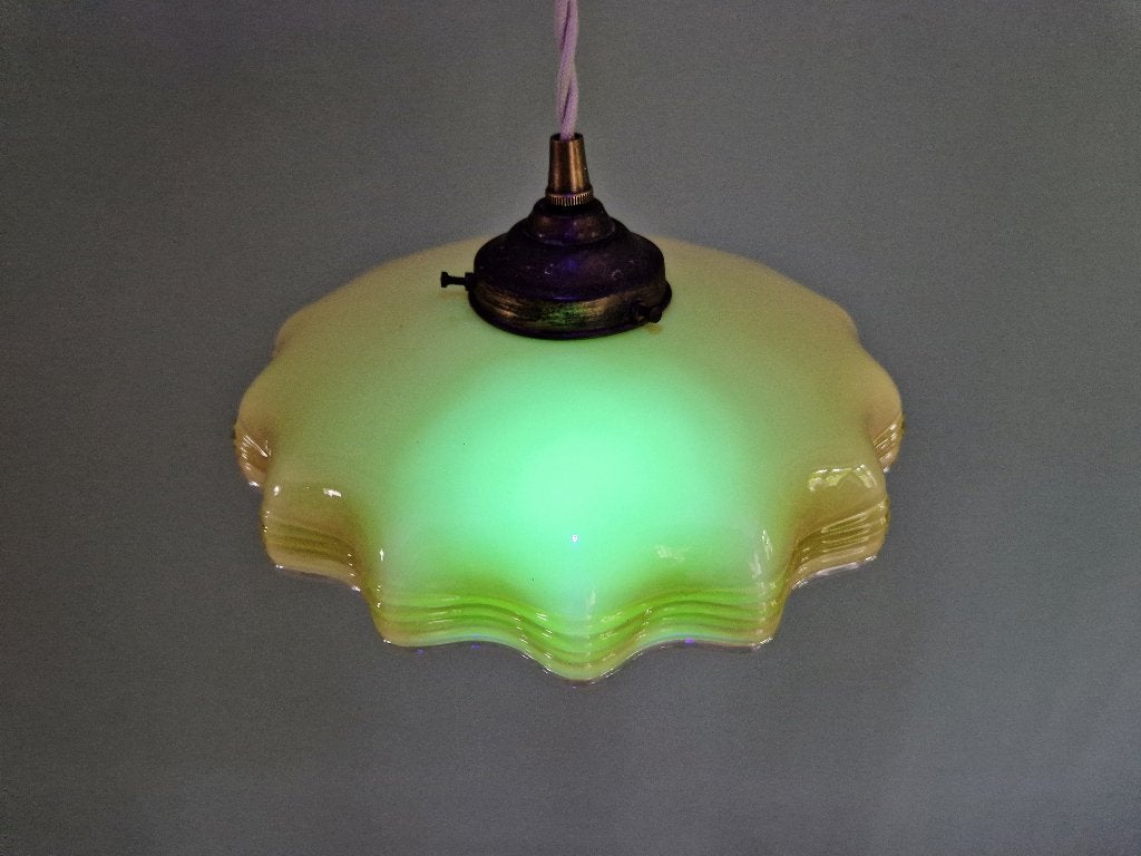 Suspension Art Déco en opaline jaune avec ouraline, Antiquités & Art, Enlèvement ou Envoi