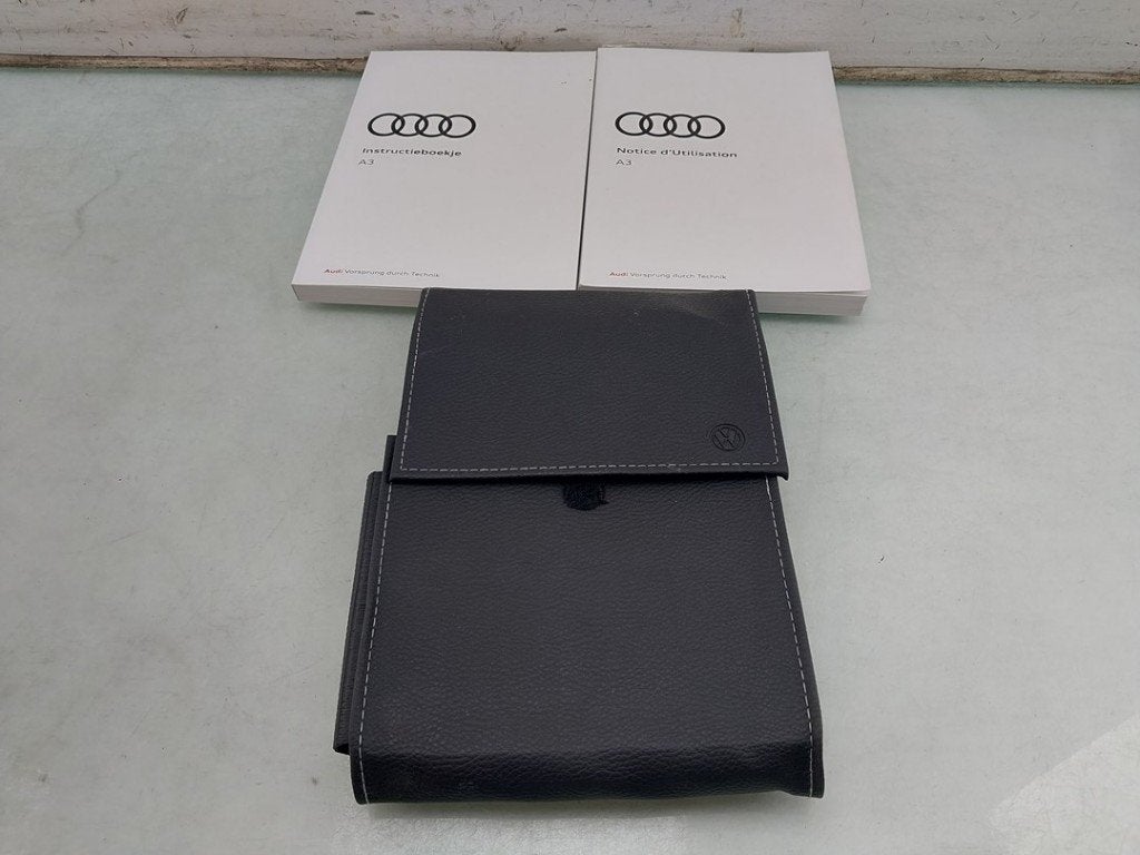 MANUEL UTILISATEUR NOTICE Audi RS 3 Sportback (8YA), Auto-Union-Straße  1,
85057  Ingolstadt, DE, Info@audi.de, Audi, Utilisé