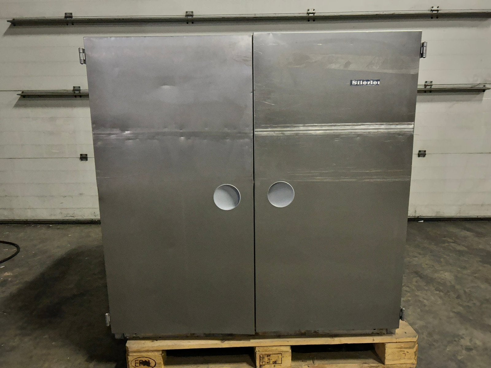 Inox kast, Ophalen