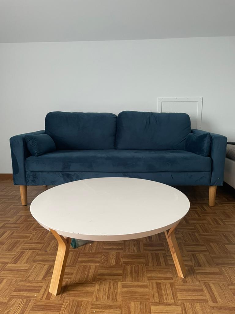 Blauwe sofa met ronde tafel, Huis en Inrichting, Zetels | Zetels, Ophalen, Zo goed als nieuw, Hout