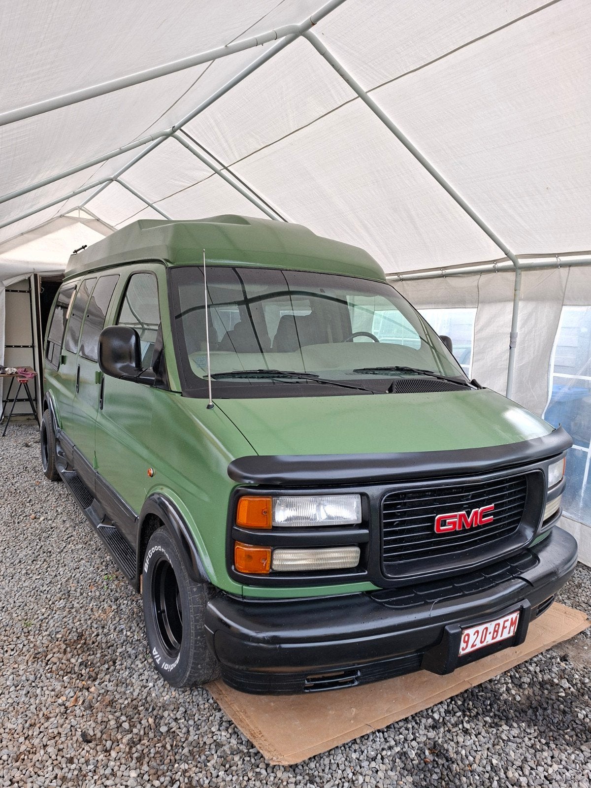 chevrolet express1997 5,7 vortex v8 kampeerwagen gmc savana, Autos, GMC, Particulier, Savana, LPG, Automatique, Vert, Beige, Cuir