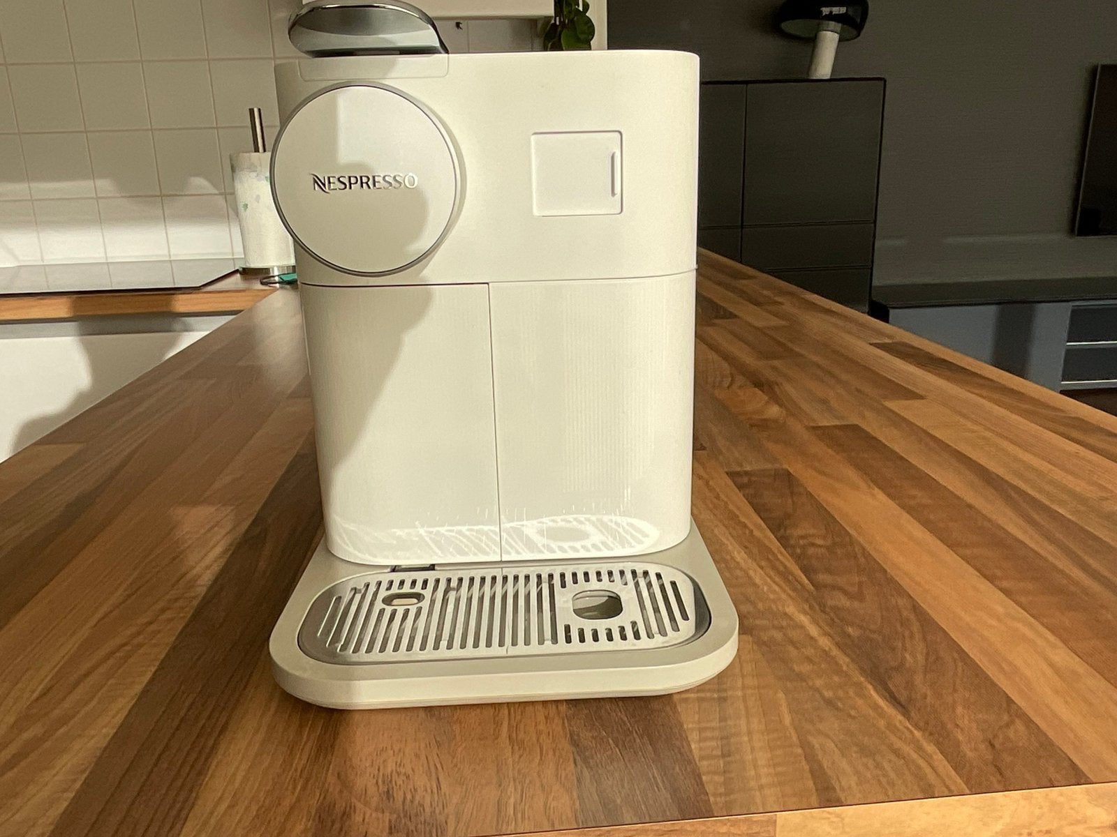 Nespresso Gran Lattissima, Enlèvement ou Envoi, Comme neuf, Réservoir d'eau amovible