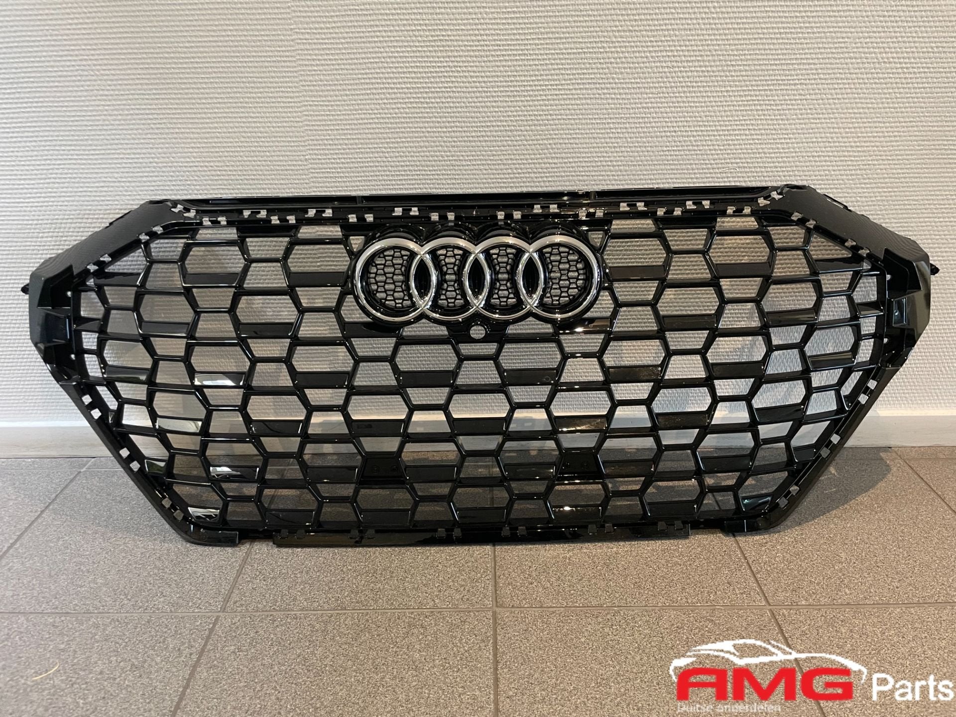 Calandre Audi RSQ3 83F, embl me noir brillant 83A853651D, Neuf, AUDI AG, Auto-Union-Strasse 1
85045  Ingolstadt, DE, Audi