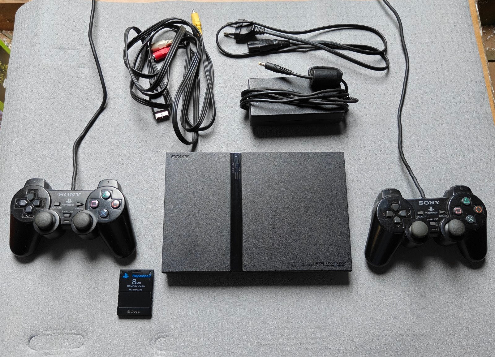 PlayStation 2 Slim SCPH-77004 + 2 controllers + Memory Card, Games en Spelcomputers, Ophalen of Verzenden, Slim
