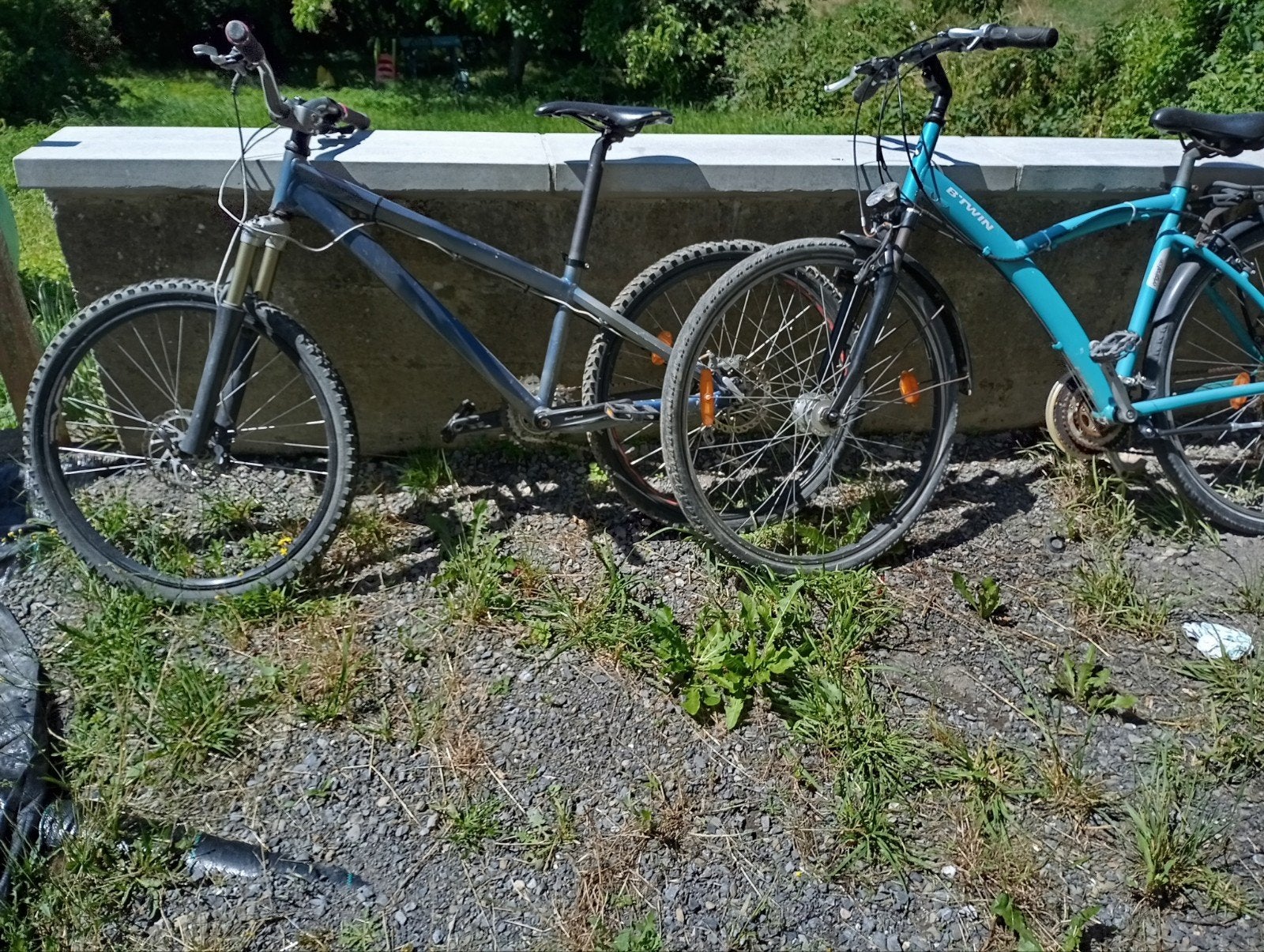 Velos, Fietsen en Brommers