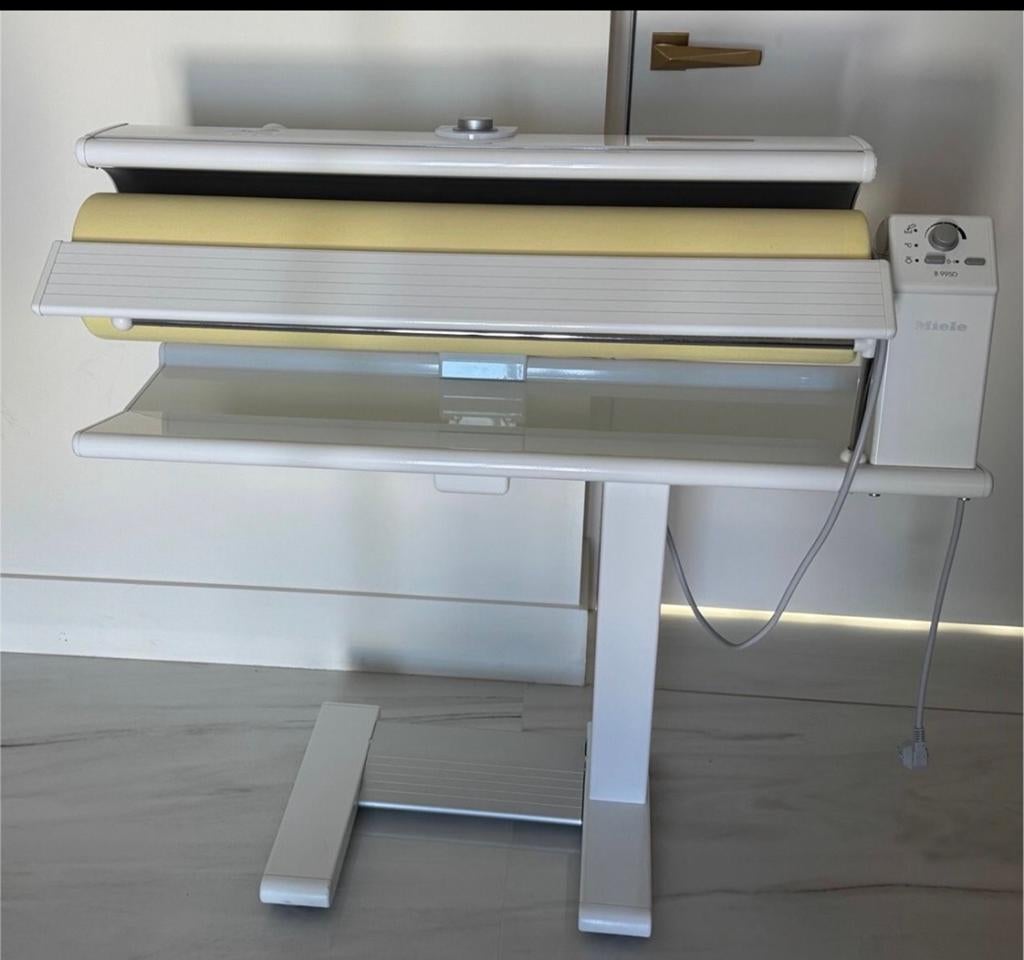 Miele Strijkrol, Mangel, Strijkmachine met stoom, Elektronische apparatuur, Strijkijzers en Strijkplanken, Zo goed als nieuw, Ophalen