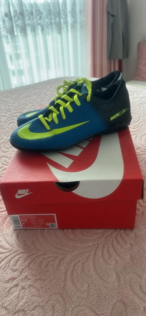 Chaussures de football Nike Hall, Sports & Fitness, Enlèvement, Utilisé, Chaussures
