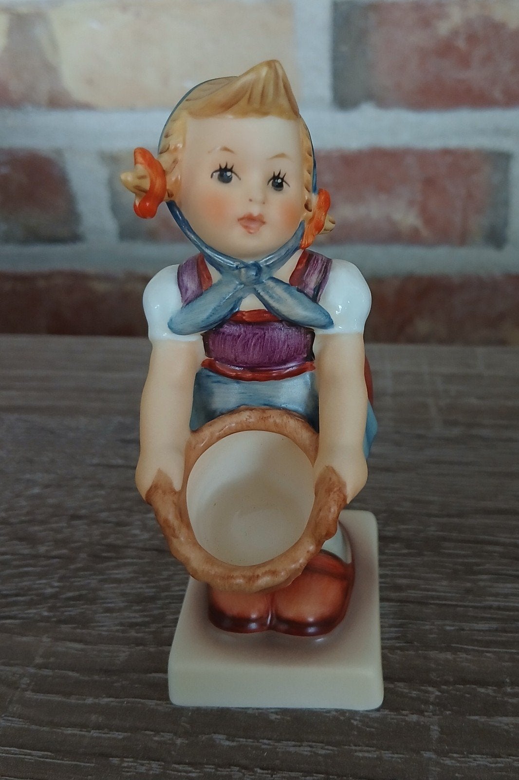Hummel nr. 73 - Little Helper - Final Issue -10,5 cm - TMK 8, Ophalen of Verzenden, Zo goed als nieuw, Hummel