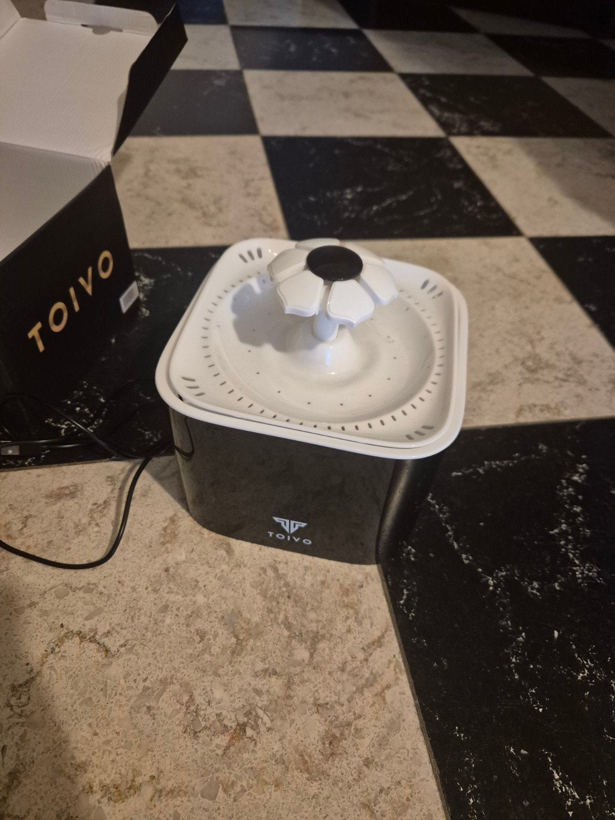 Gratis kat fontein, Ophalen