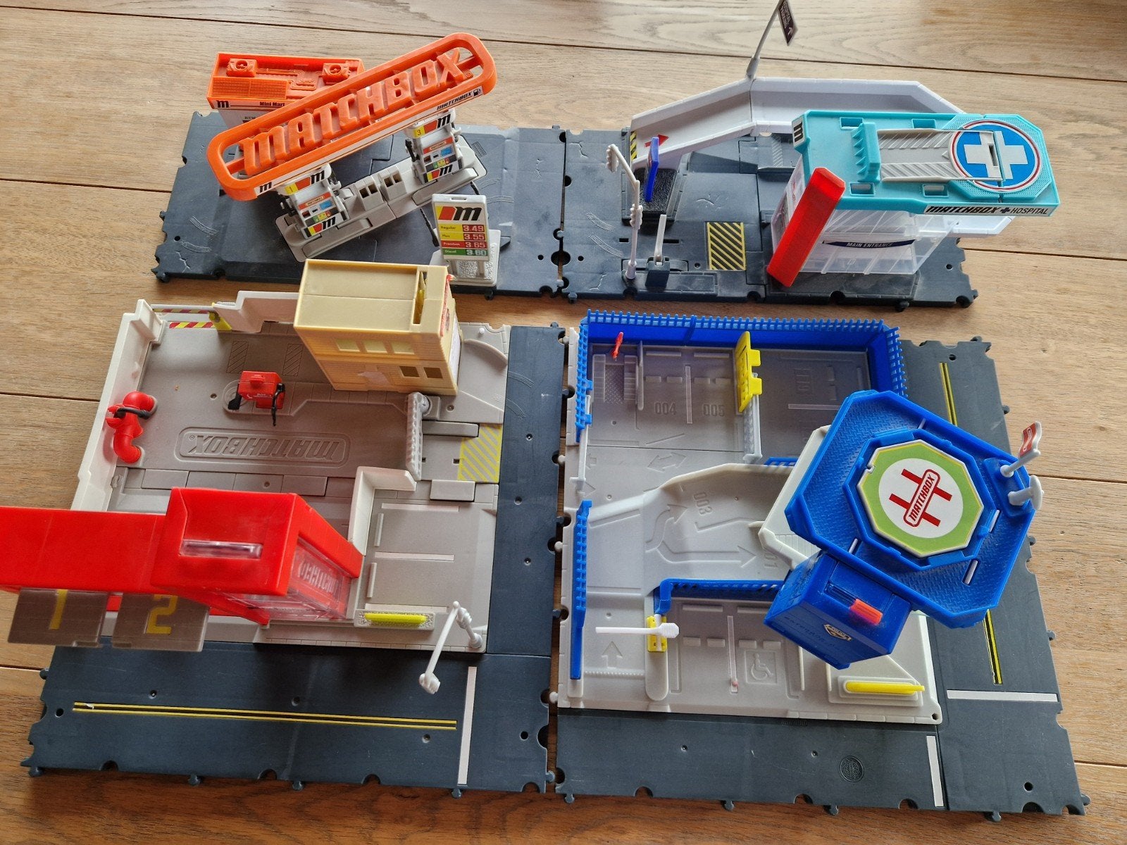 Matchbox 4 stuks, gebruikt maar goeie staat!, Ophalen