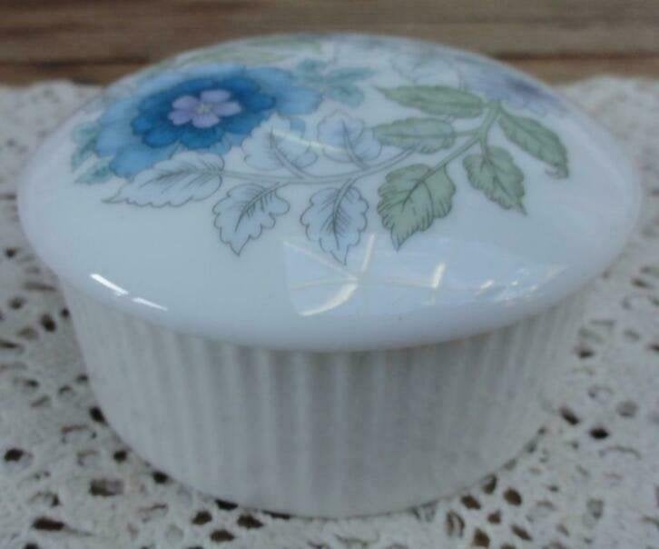 Klein Wedgwood Clementine doosje, potje met deksel, Huis en Inrichting, Keuken | Servies, Gebruikt, -, -, Ophalen of Verzenden