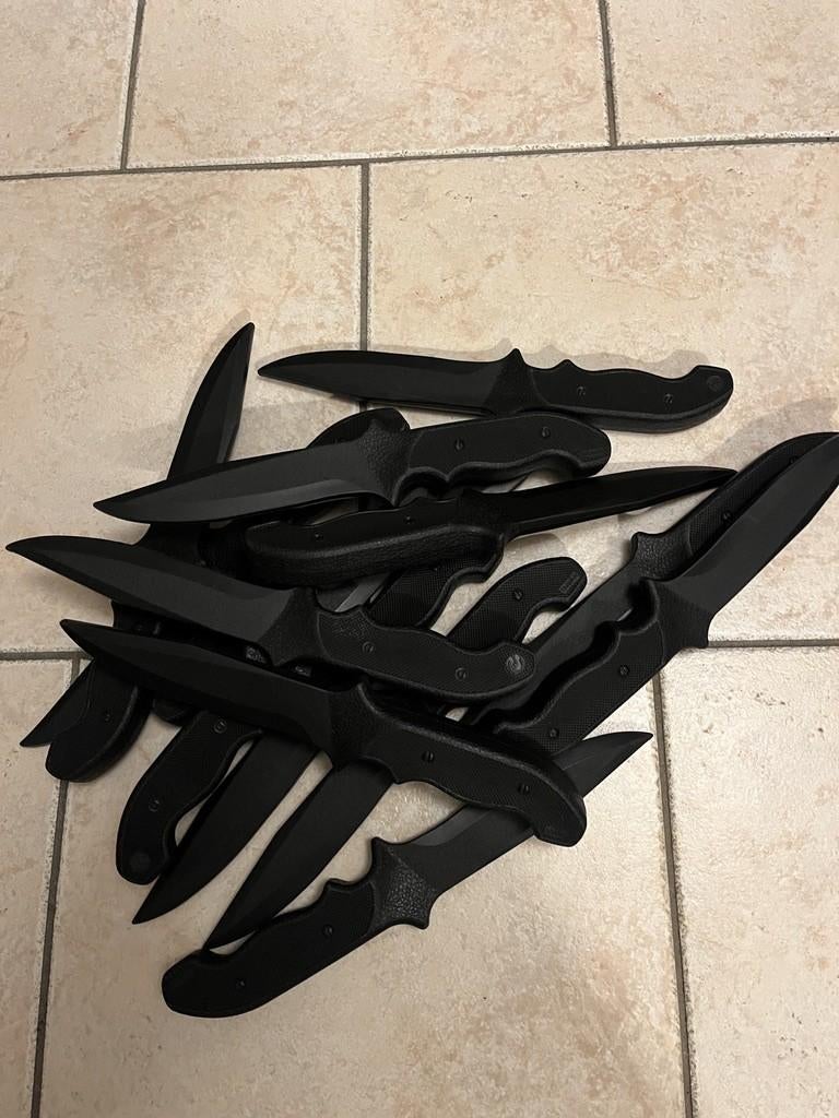 Fuji Mae dikke stevige kunststof Oefenmessen x12 stuks, Verzenden, Zo goed als nieuw, Vechtsportmaterialen