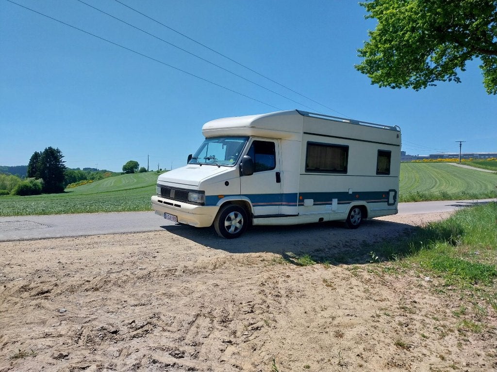 Brustner camper 150.000 Km, Caravans en Kamperen, Mobilhomes, Particulier, tot en met 4, Half-integraal, Bürstner, Fiat, 7 tot 8 meter