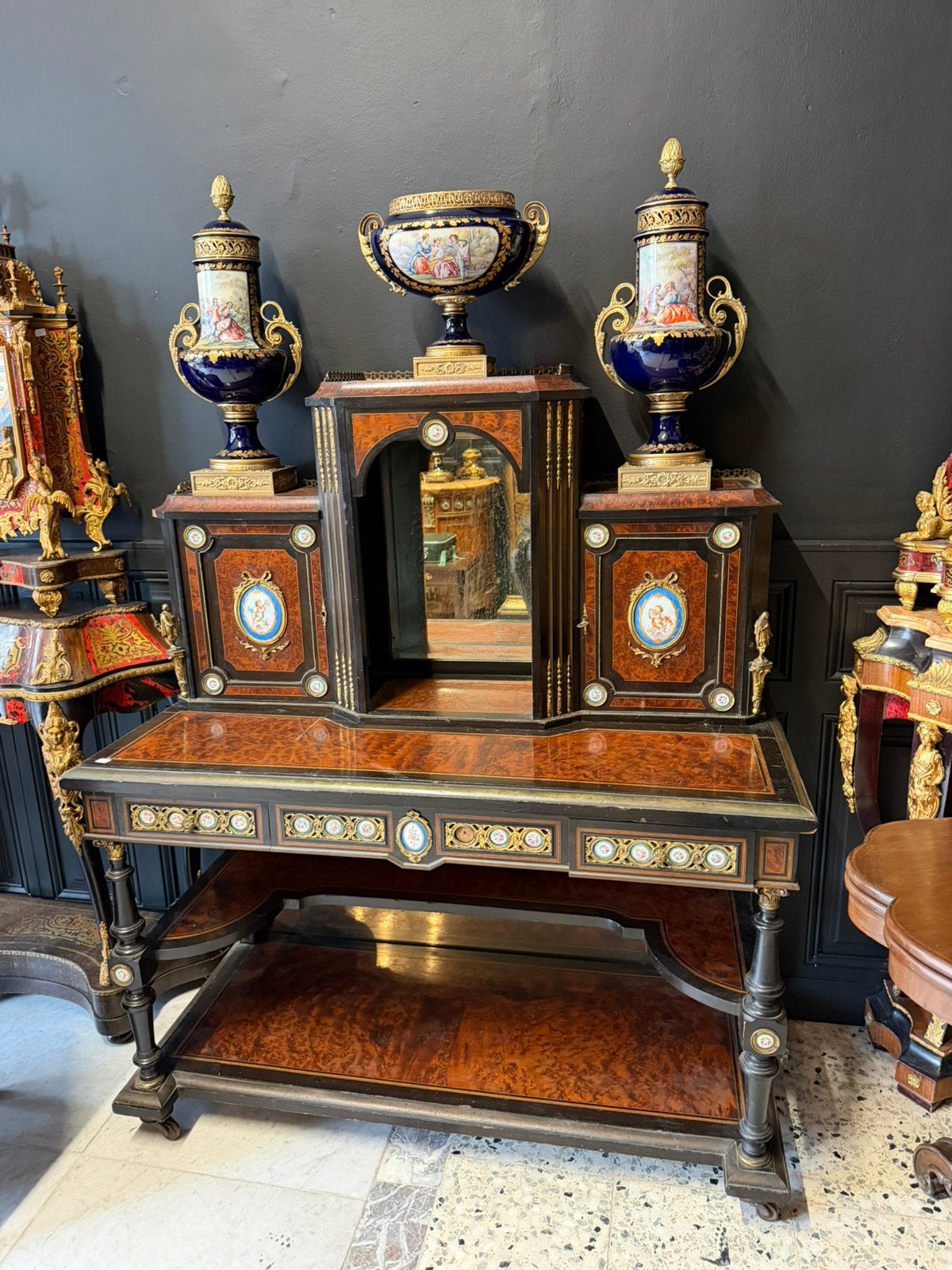 Antieke secretaire met sevres porselein, Ophalen