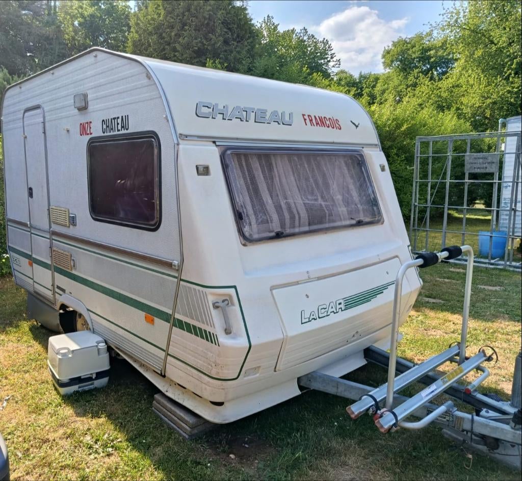 Kleine caravan -750 kg Chateau, Caravans en Kamperen, Tot en met 2, Dwarsbed, Particulier, Voortentlamp