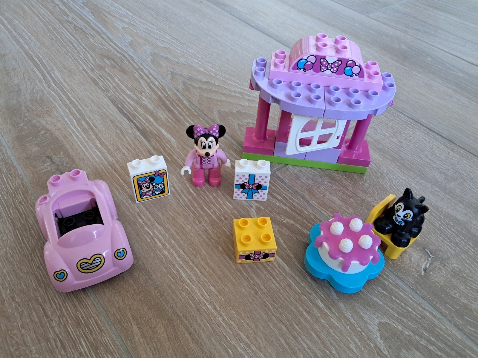 Duplo Disney Minnie's verjaardagsfeestje set 10873, Ophalen of Verzenden, Zo goed als nieuw, Compleet, Complete set