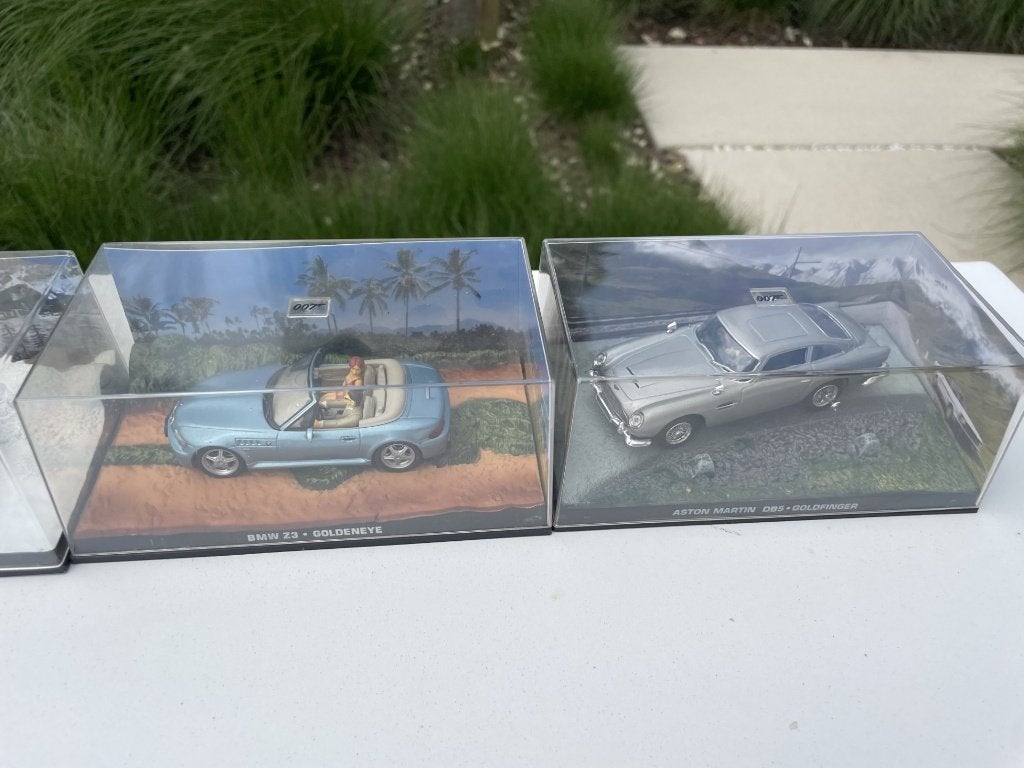 4 voitures de collection James Bond 007, Enlèvement ou Envoi