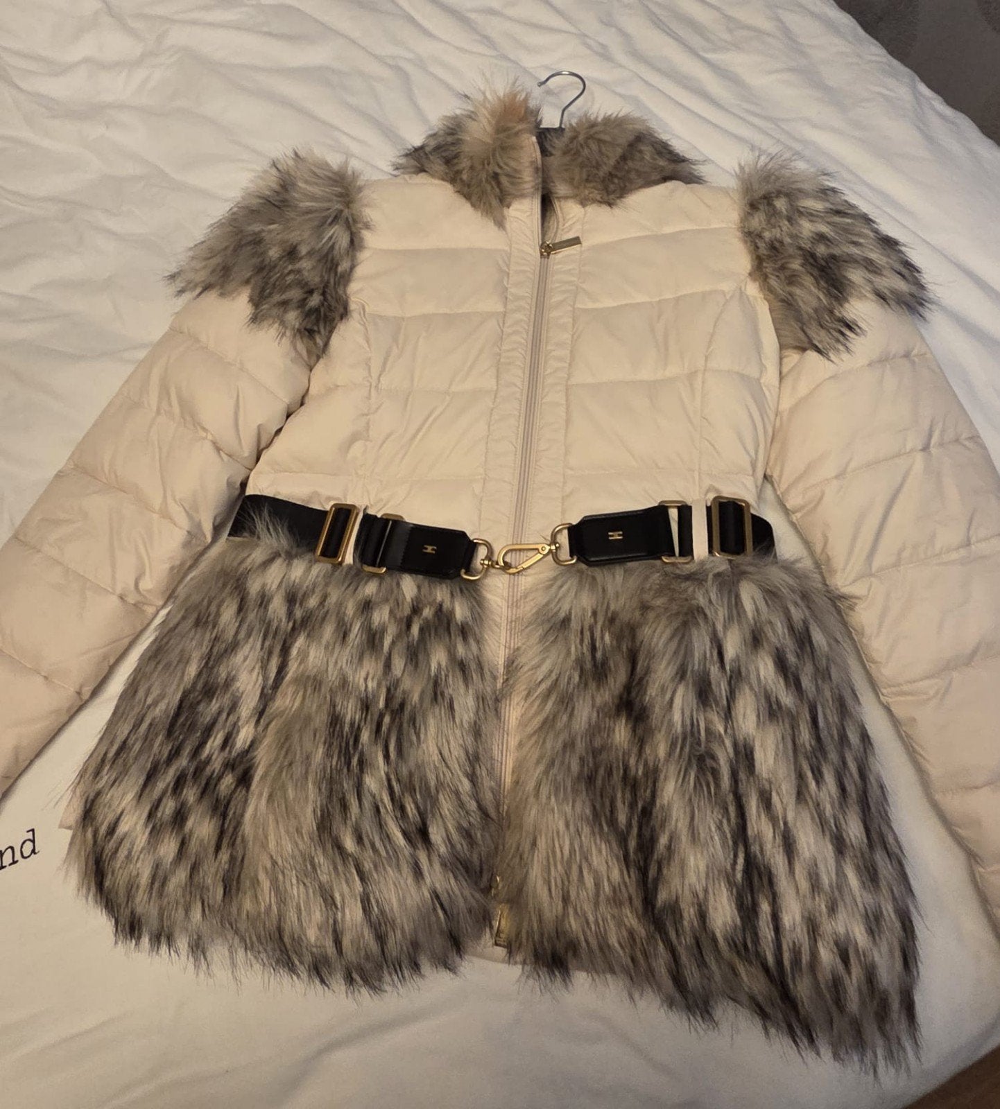 Elisabetta Franchi donsjas
Italiaanse maat 46 ( Europees 42), Kleding | Dames, Gelegenheidskleding, Ophalen, Maat 46/48 (XL) of groter