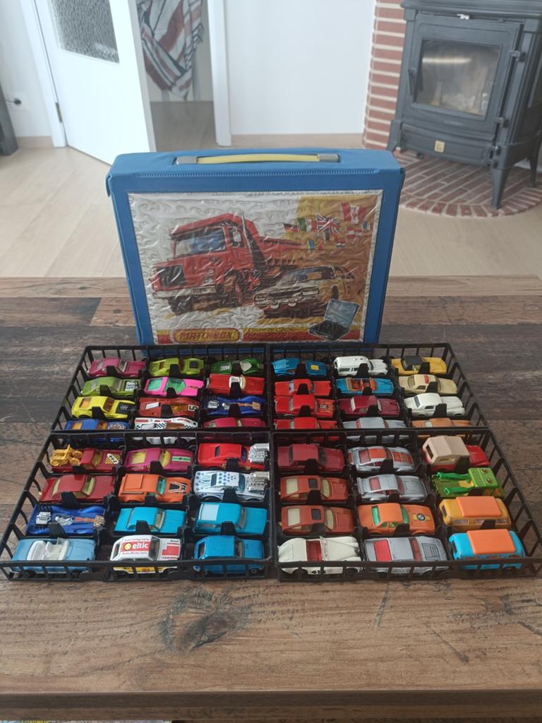 Matchbox - Carry Case Matchbox + 48 Matchbox Lesney, Hobby & Loisirs créatifs, Voitures miniatures | 1:87, Enlèvement ou Envoi