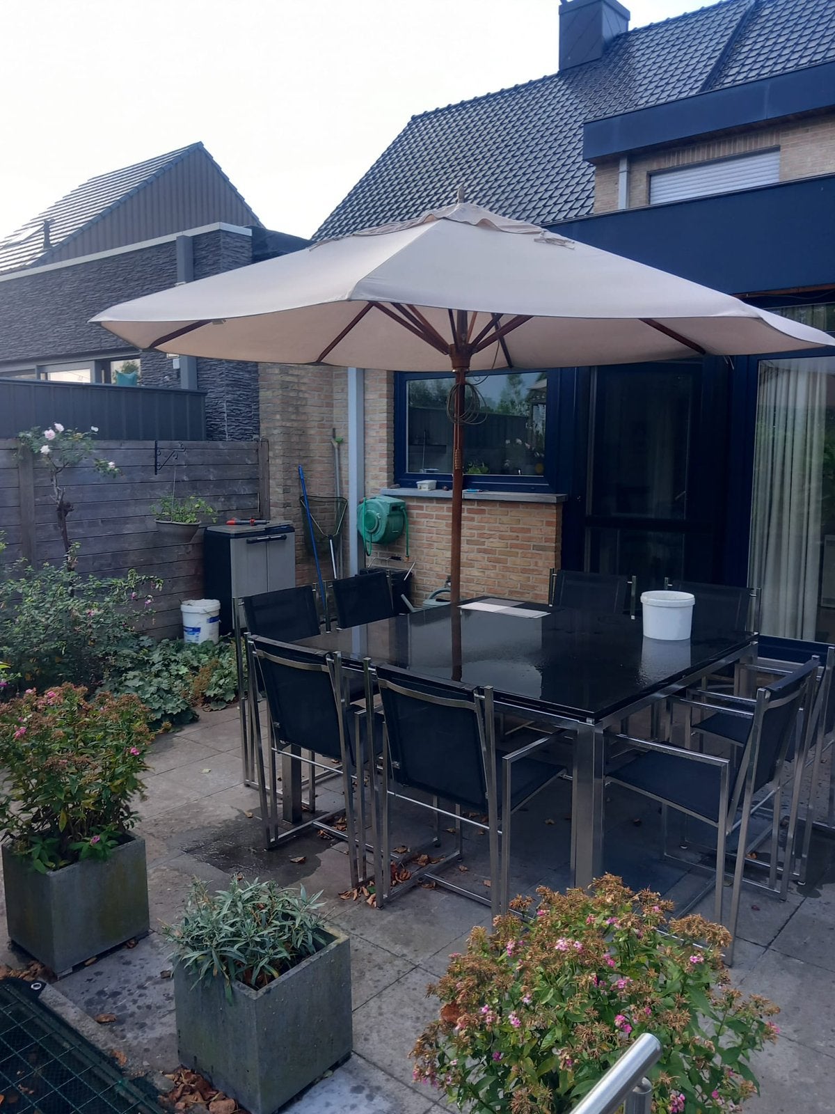Parasol 4m in mobiele bak met hoes, Tuin en Terras, Ophalen, Zo goed als nieuw