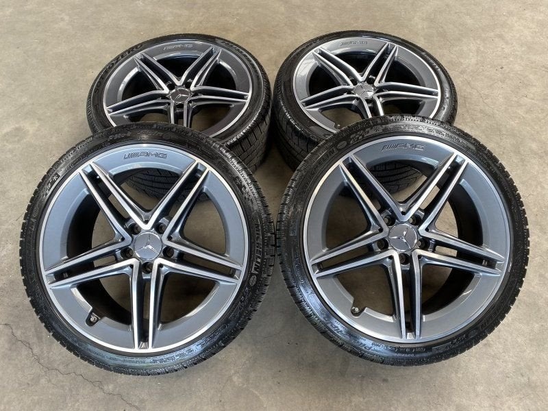 19 inch originele CLA 45 AMG velgen + winterbanden MB CLA45, Auto-onderdelen, 19 inch, Gebruikt, 255 mm, -