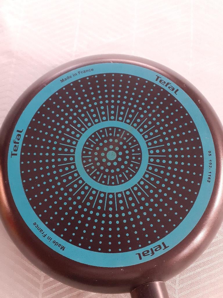 Tefal pan 27 cm - amper gebruikt - niet voor inductie, Ophalen, Zo goed als nieuw, Koekenpan of Braadpan, Keramische plaat