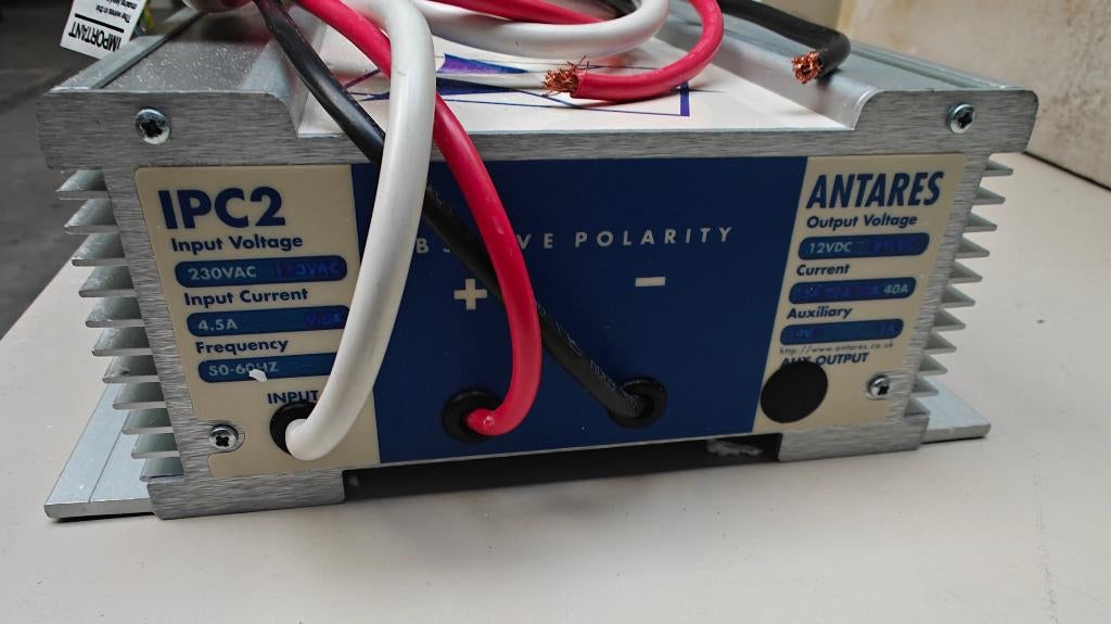 Antares ipc2 12v dc 40amp output battery charger lader, Ophalen of Verzenden, Nieuw